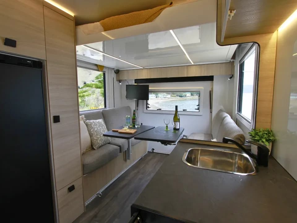 Suncamper Saxby S-2 interior main — interior