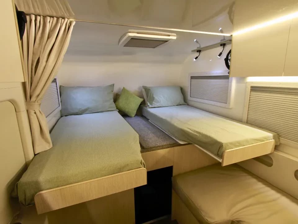 Suncamper Conqueror 3.0 North South Singles bed configuration