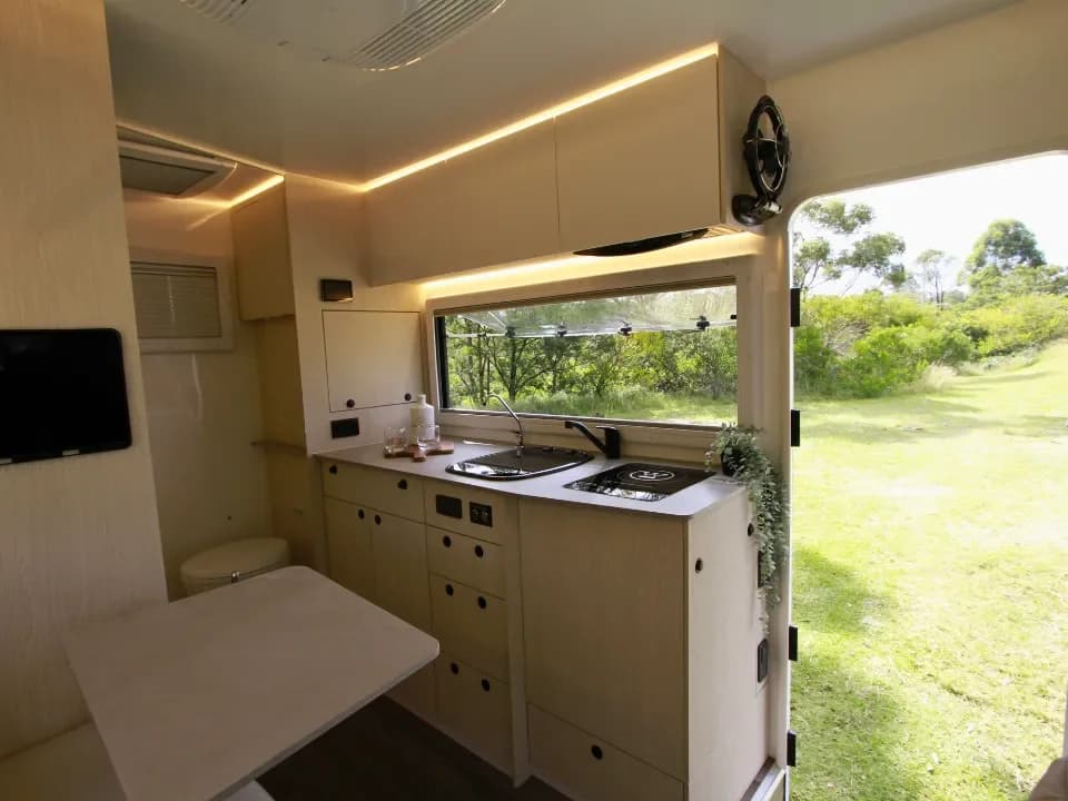 Suncamper Sherwood Conqueror 3.0 interior main