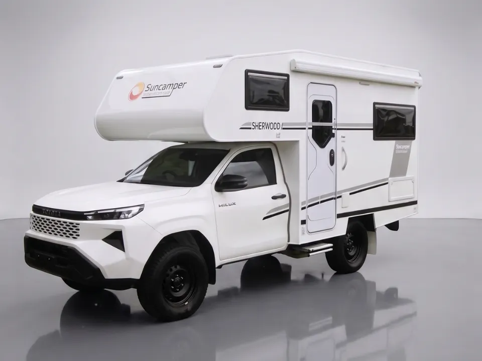 Suncamper Sherwood E-2 motorhome — interior studio shot