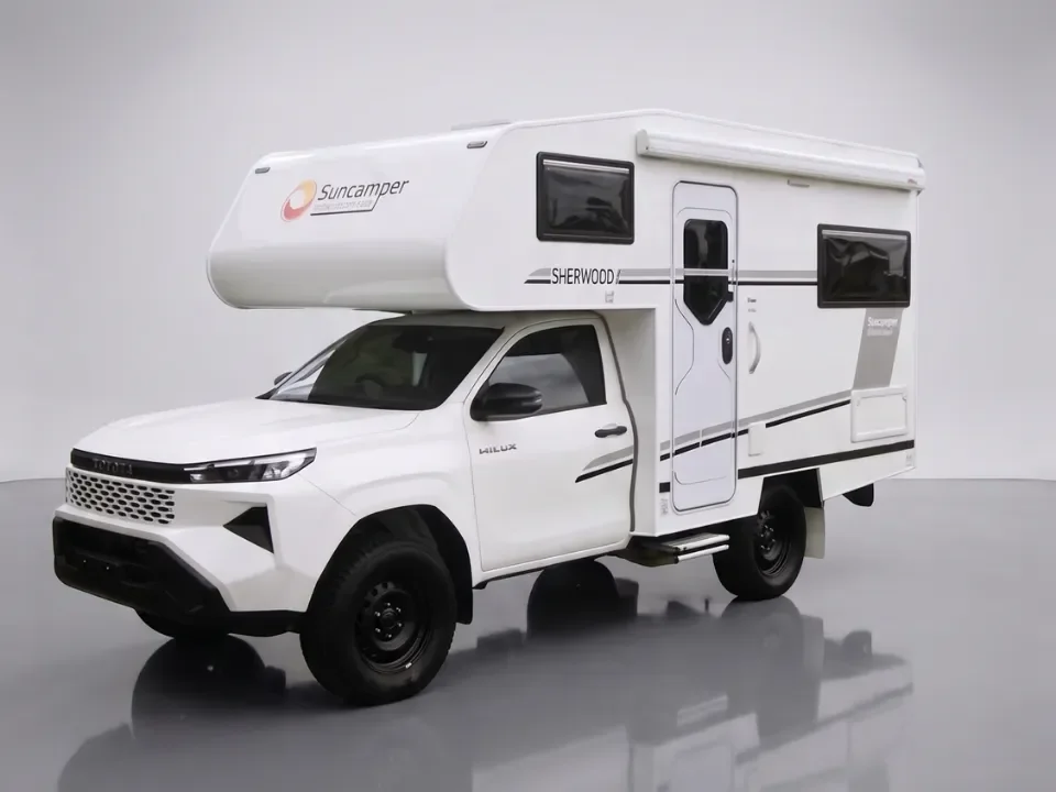 Suncamper Sherwood E-2 motorhome — interior studio shot